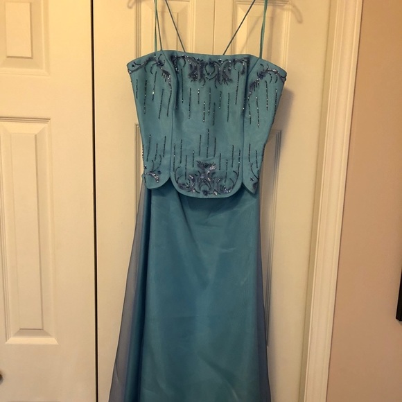 Laura  Ryner Grad/Formal Maxi Dress - Picture 2 of 9